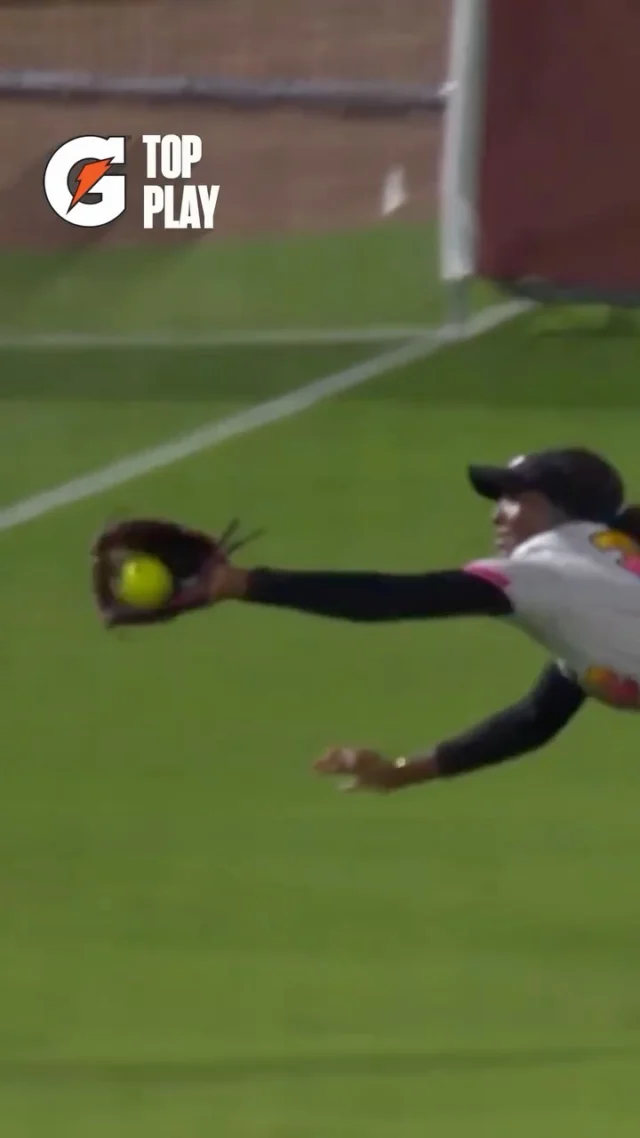 with the game on the line, Dakota Kennedy robs her former teammate of a hit in the 8th inning ð³

presented by @Gatorade