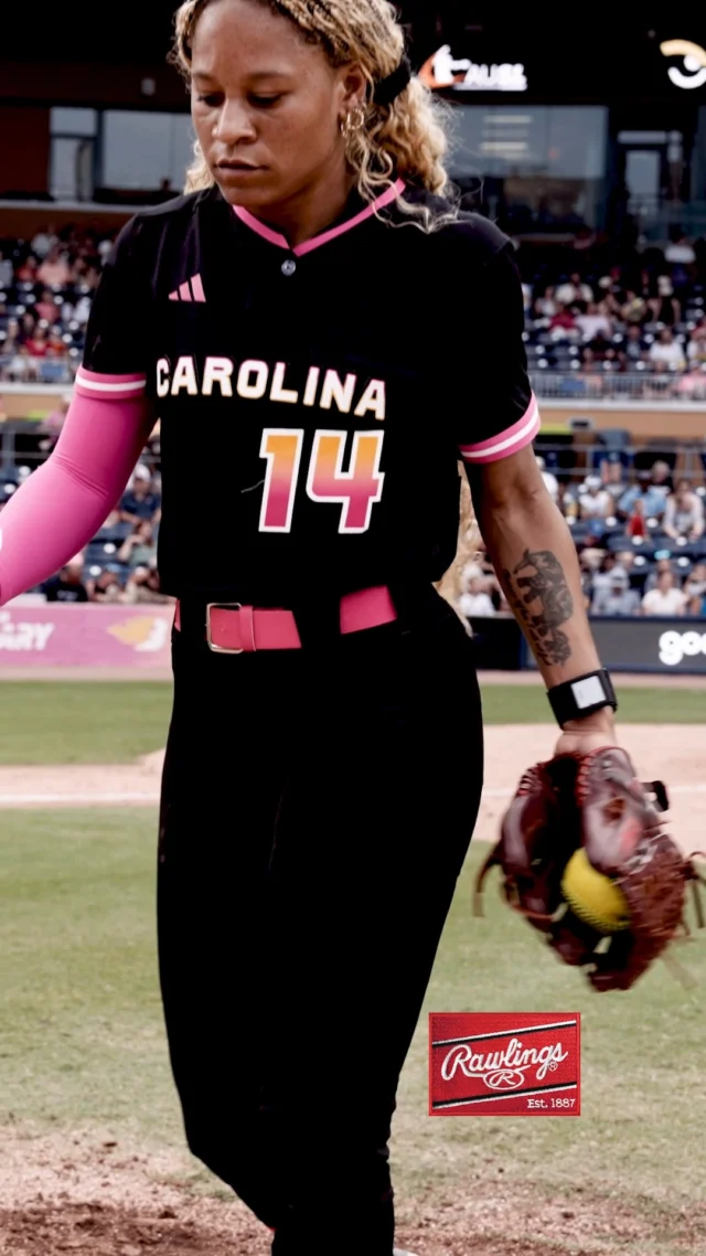 Slayla mode: activated. â¨

custom glove by @RawlingsSB ð§¤