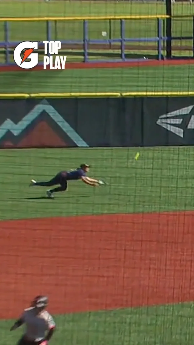 SIERRA SACCO-FERRIE! WHAT A CATCH!!!! ð¤¯
presented by @gatorade