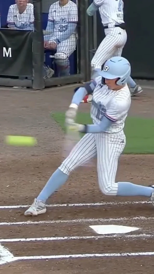 this ball left the yard QUICKLY and ricocheted off the barrier back into the field ð±
second game in a row with a Skylar Wallace bomb! ð£