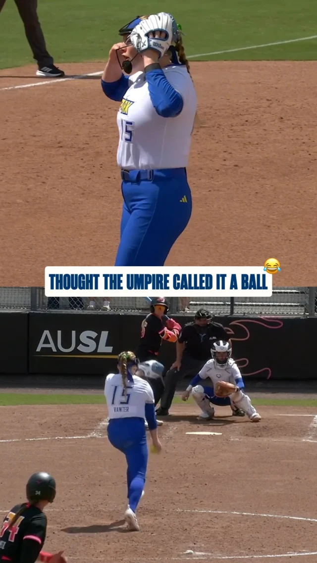 Alana Vawter thought it wasn't called a strike at first ð
beautiful change-up for a called strike three!