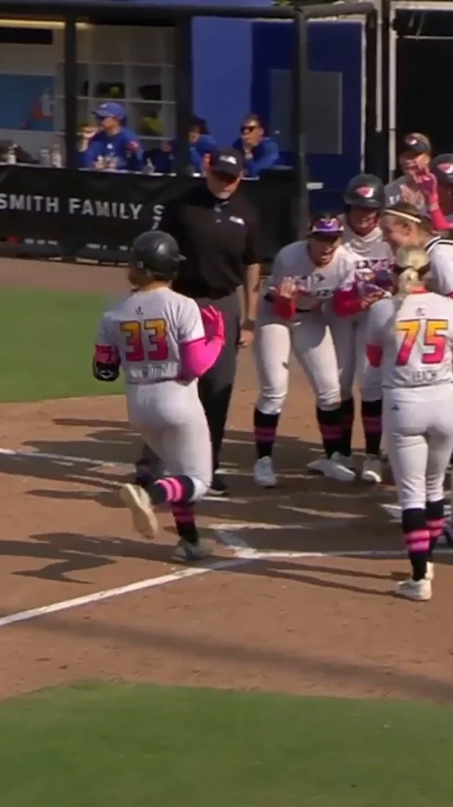 ANOTHER LEAD CHANGE ð¥
Alyssa Brito sent this ball 260 ft!