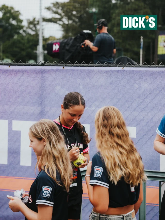 getting autographs from your heroes >>>> ð¥¹

@littleleague x @dickssportinggoods