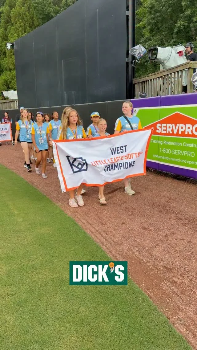 The future of softball is bright in these hands ð¤â¨
@littleleague x @dickssportinggoods