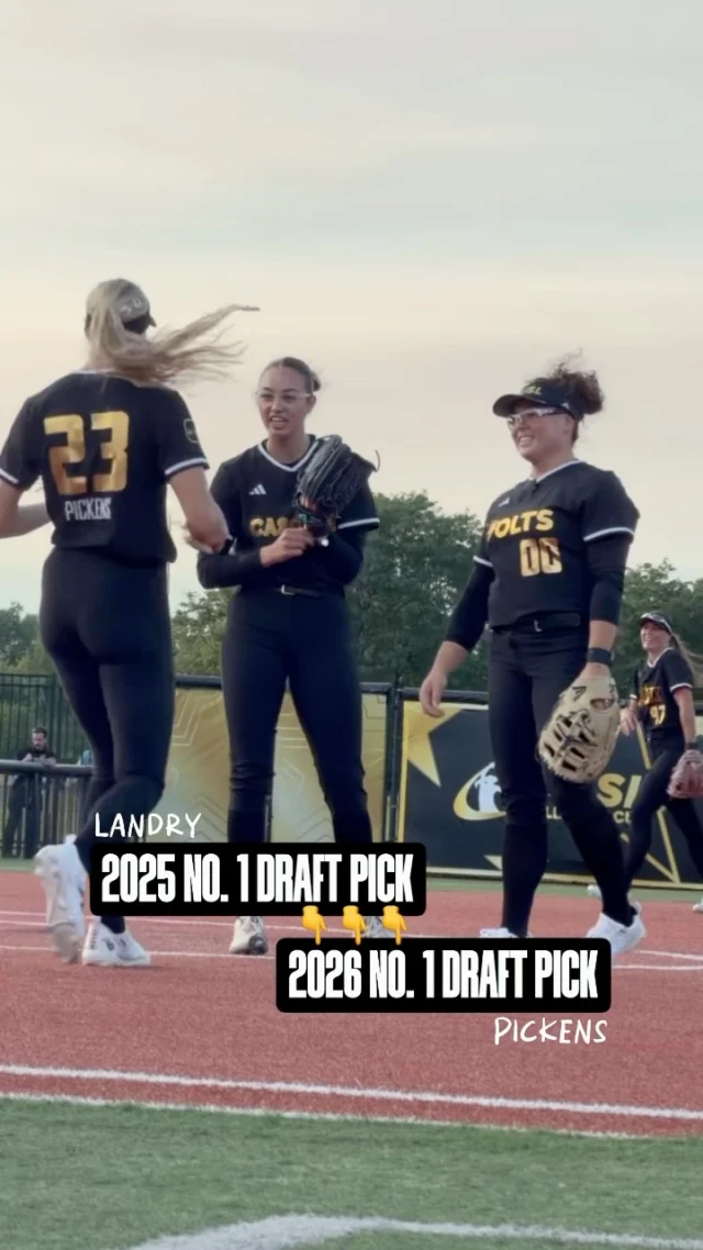 Karlyn Pickens coming in for Sam Landry ð¥
these two being on the same team this series is ð¤¯