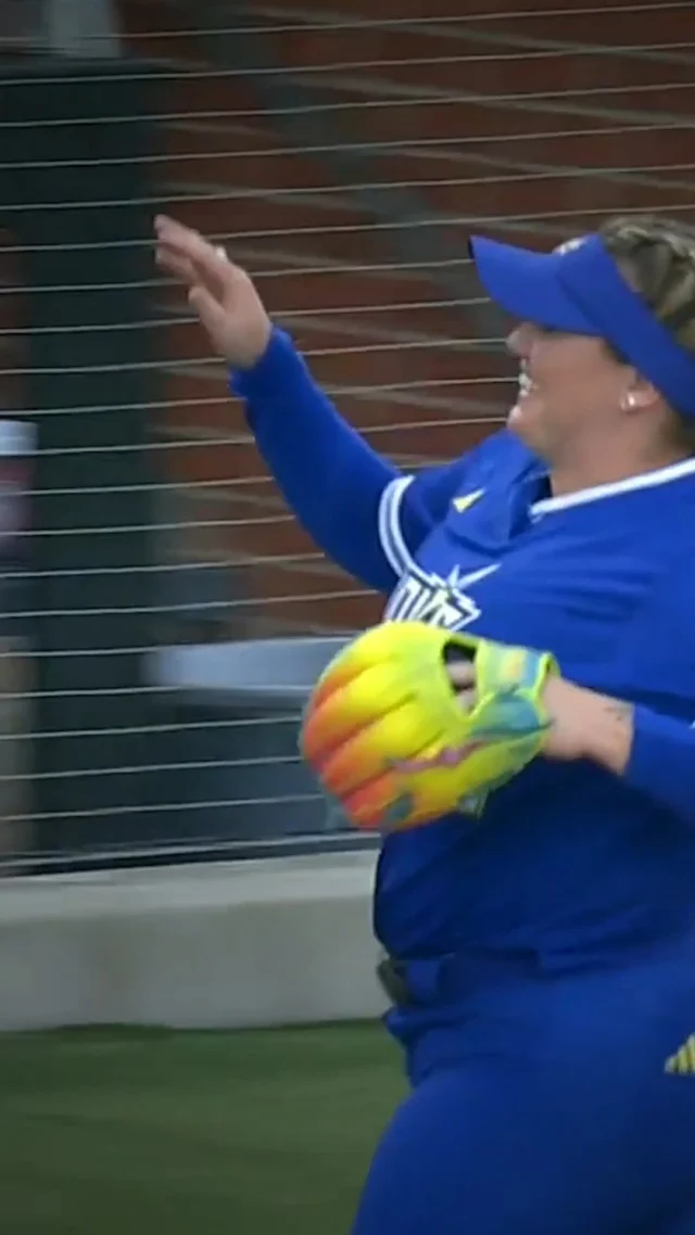 HOW DID SHE MAKE THIS THROW?! ð¤¯