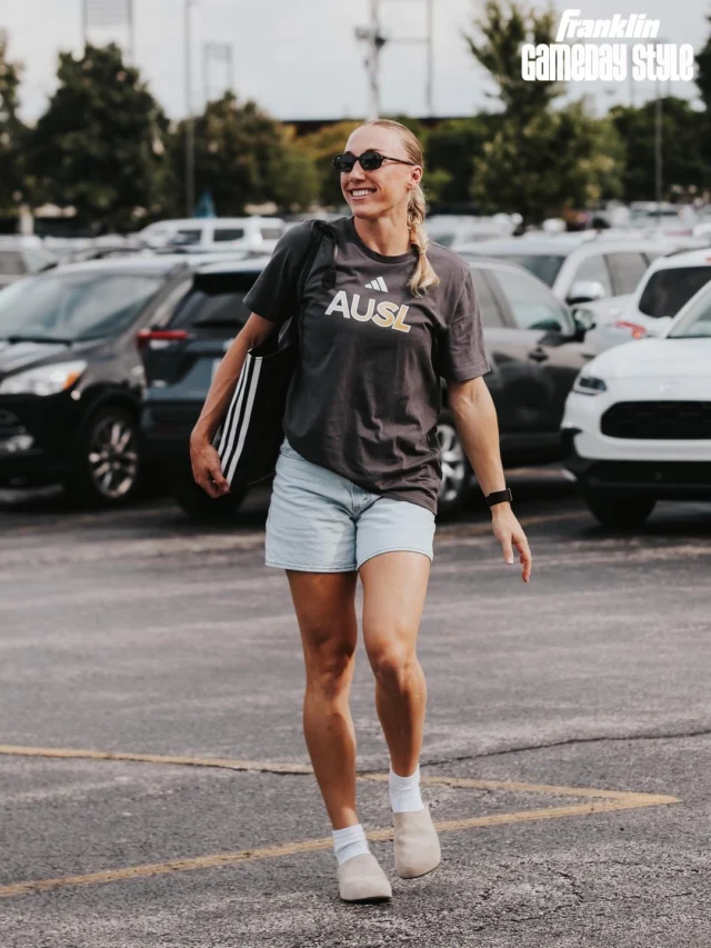 walk the walk â¨
gameday styles presented by @franklinsports