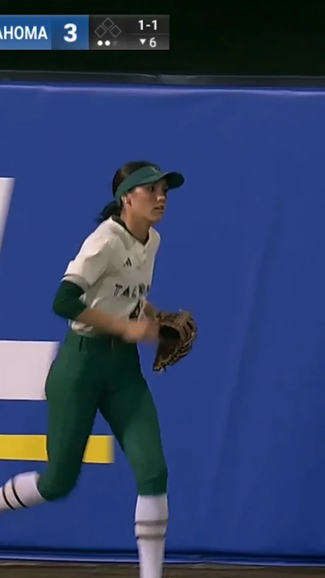 ball, foul. glove, gone ð 

Jadelyn Allchin tracked down this ball and then lost her glove over the fence