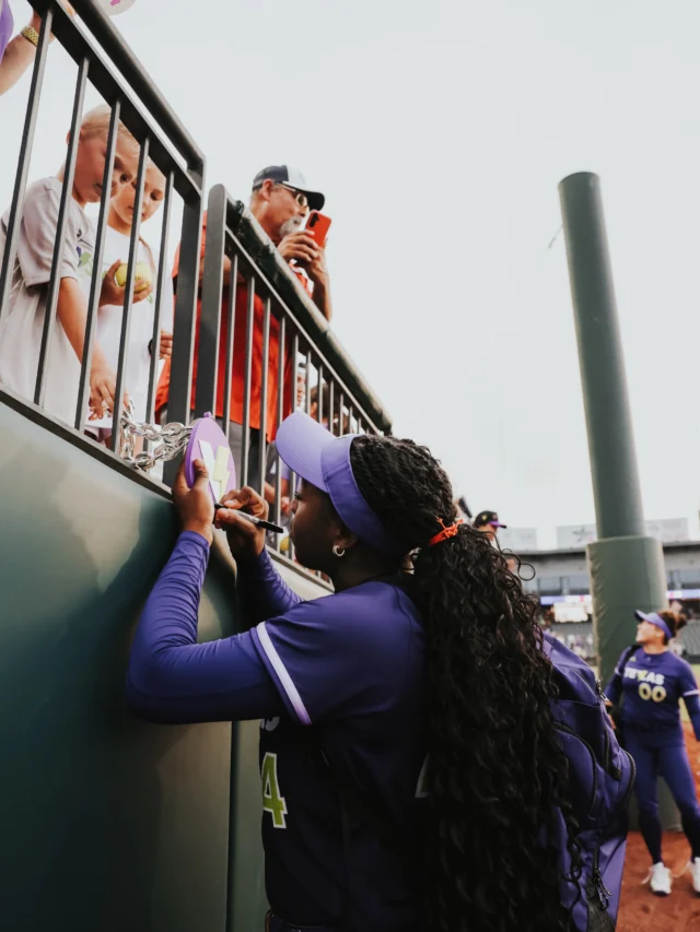 NiJa loves her fans ð¥¹ð

Happy to be home at Dell Diamond this weekend