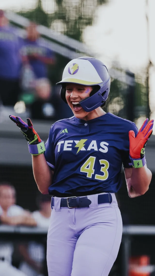 GOODE as GONE!

@leighannn.43 blasts her first pro homer to give the Volts a 4-0 lead