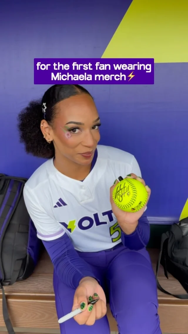 from @mje51 to YOU (if youâre the first fan wearing Michaela merchð)

head to the @auproshop !!