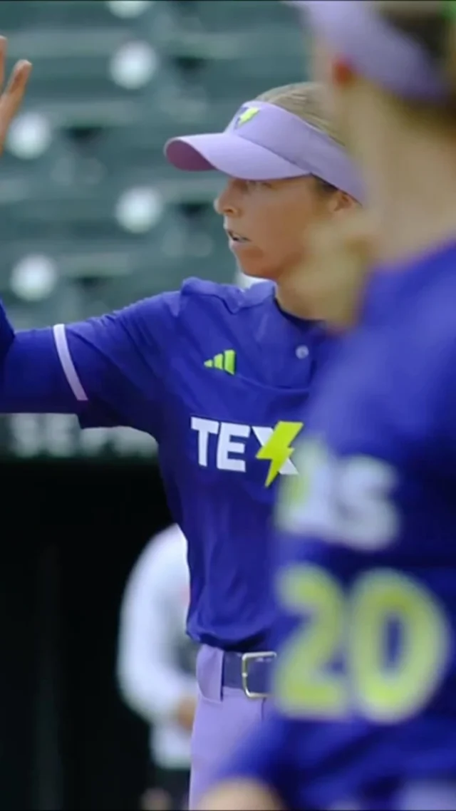 Good ole 3-2-4 Double Play with the bases loaded to get out of a jam ð
â¡ï¸