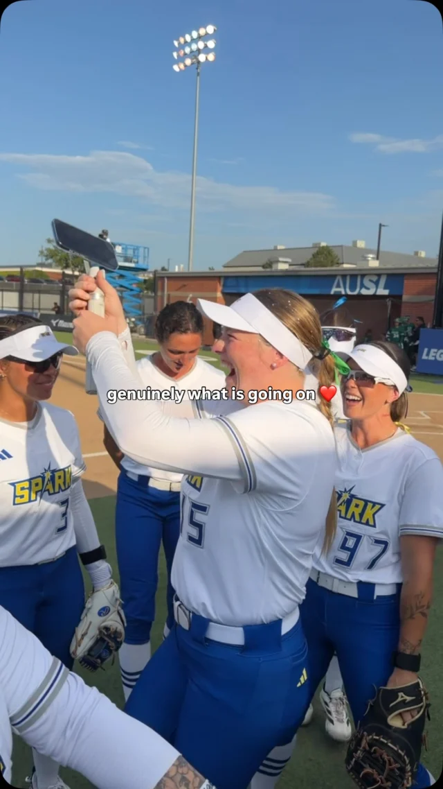 AV brings the pre-game party ð